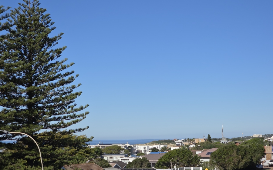 7 Bedroom Property for Sale in Wavecrest Eastern Cape